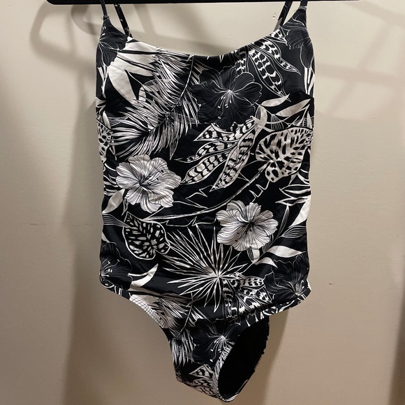 KNIX Swim - Picture 1 of 3